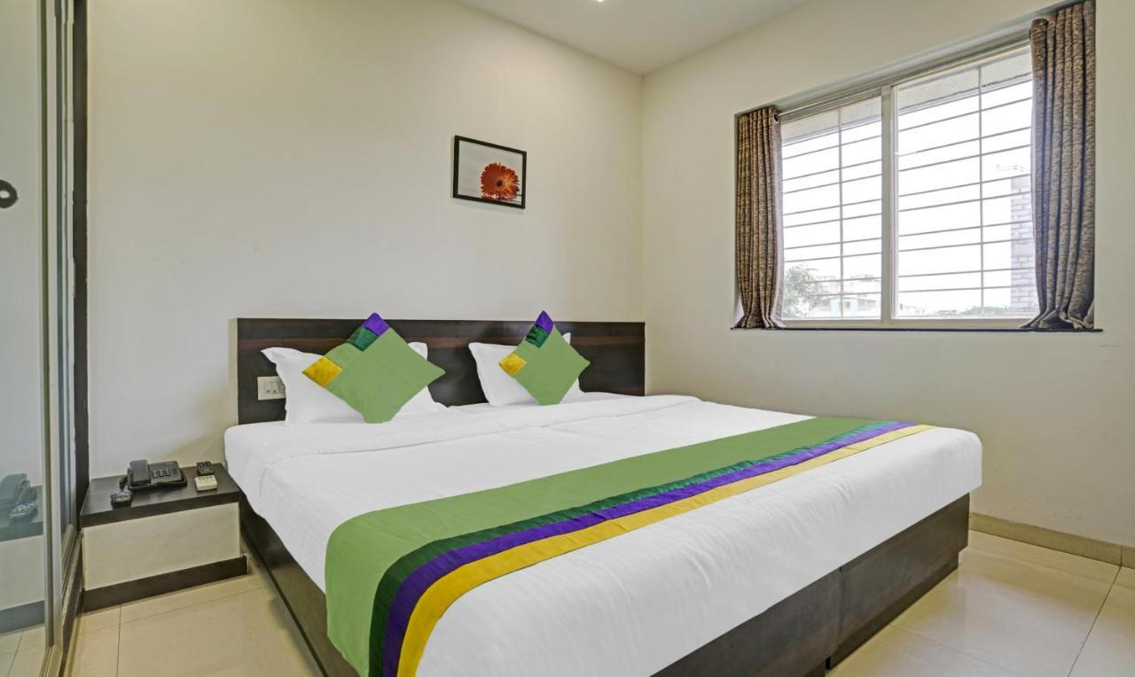 Treebo Excellent Homes, Нашик Екстер'єр фото